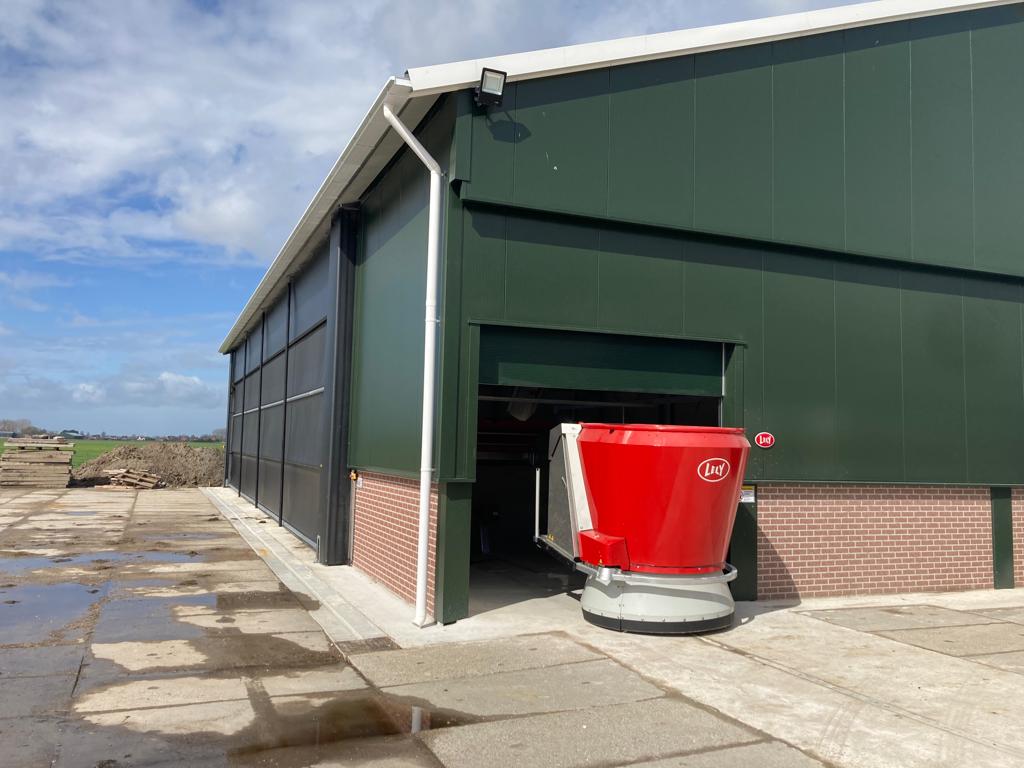 Opgeleverd Modulaire Voerkeuken met opslagloods in Strijen