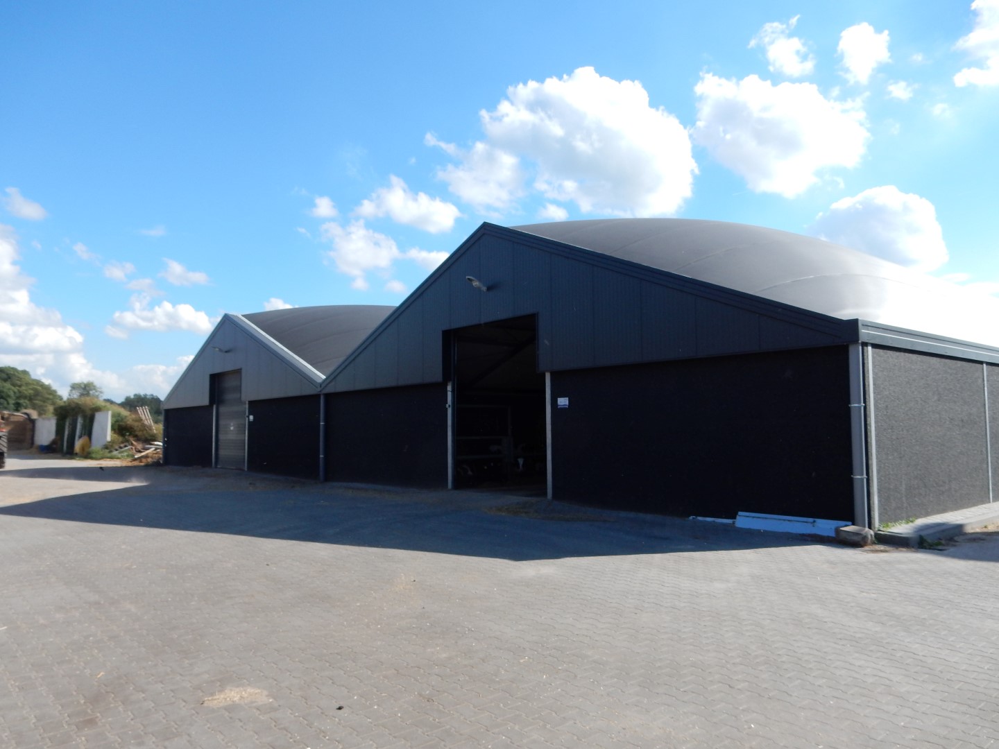 PRIMEUR! Luchtkussen als dak Rosé kalverenstal!