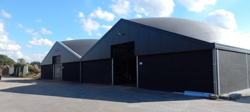 PRIMEUR! Luchtkussen als dak Rosé kalverenstal!