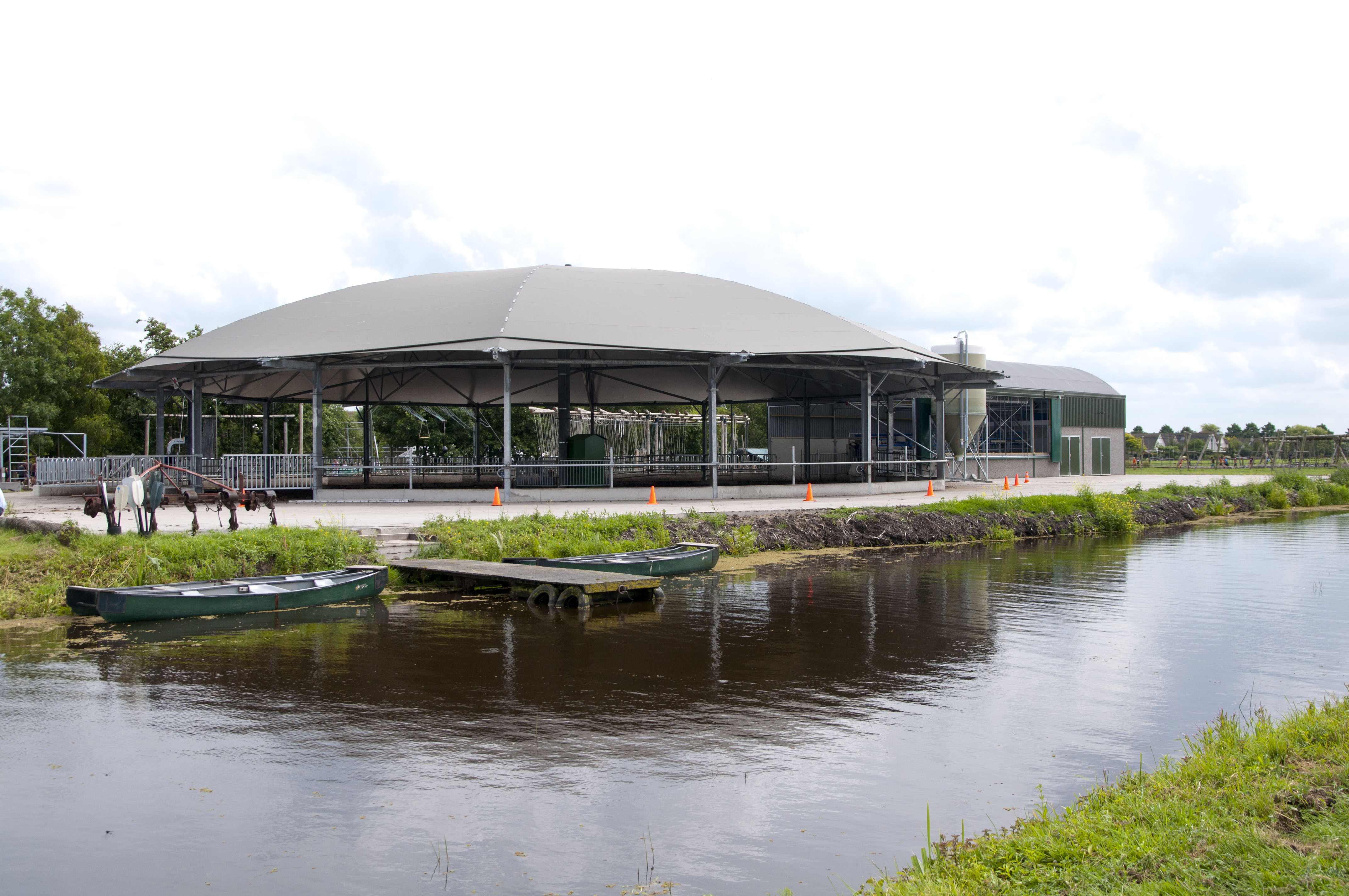 Roundhouse voor biologisch melkvee, Noord-Holland
